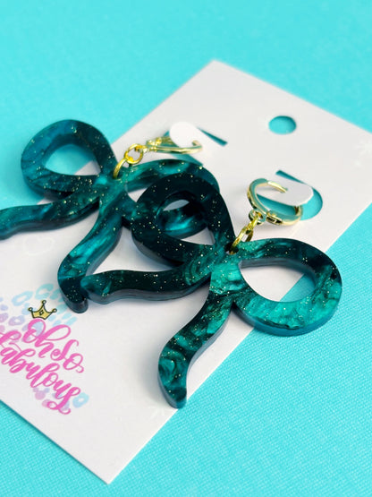Emerald Green Marble Bows /// Christmas Dangle Earrings